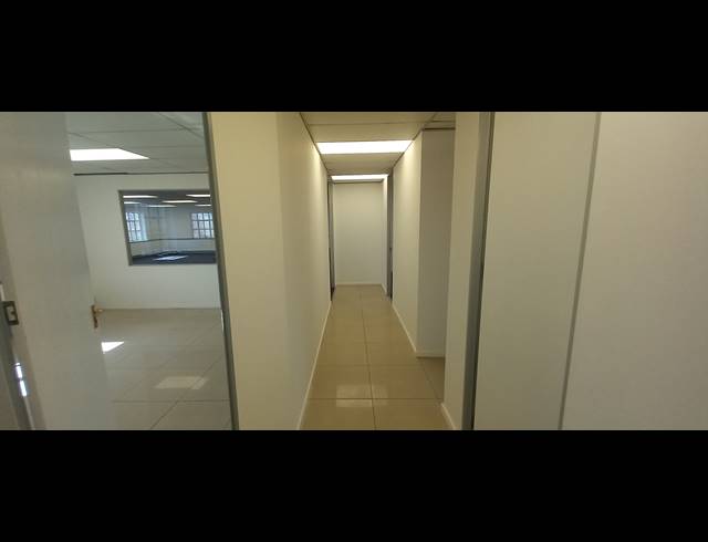 338M² OFFICE TO LET IN BRYANSTON